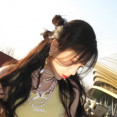 左撇子女人